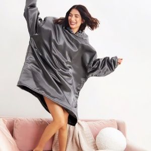 Kitsch-Satin Hoodie | Charcoal